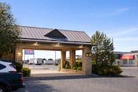 Sundowner Inn by Capital O Forsyth I 94