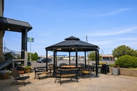 Sundowner Inn by Capital O Forsyth I 94