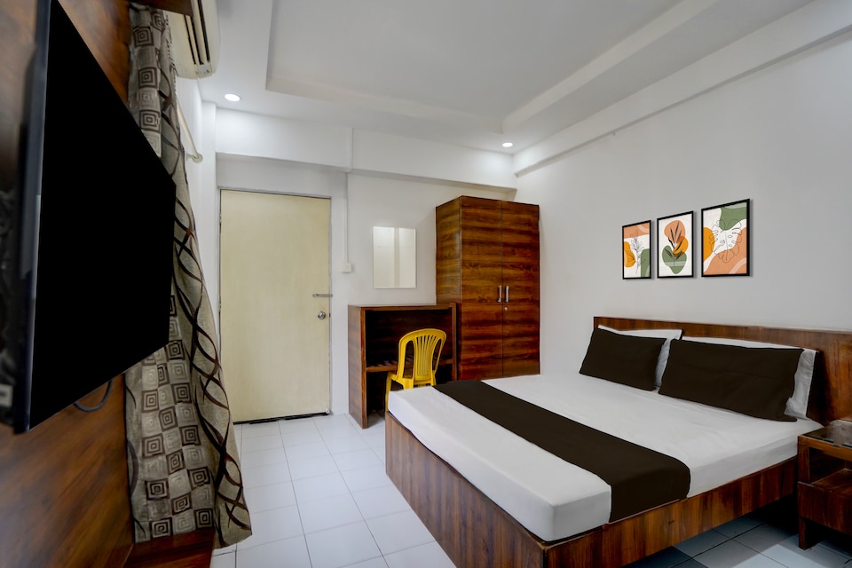 Super Collection O Warje Pune Formerly Choice Guest house, Katraj Khed Shivapur Pune, Pune