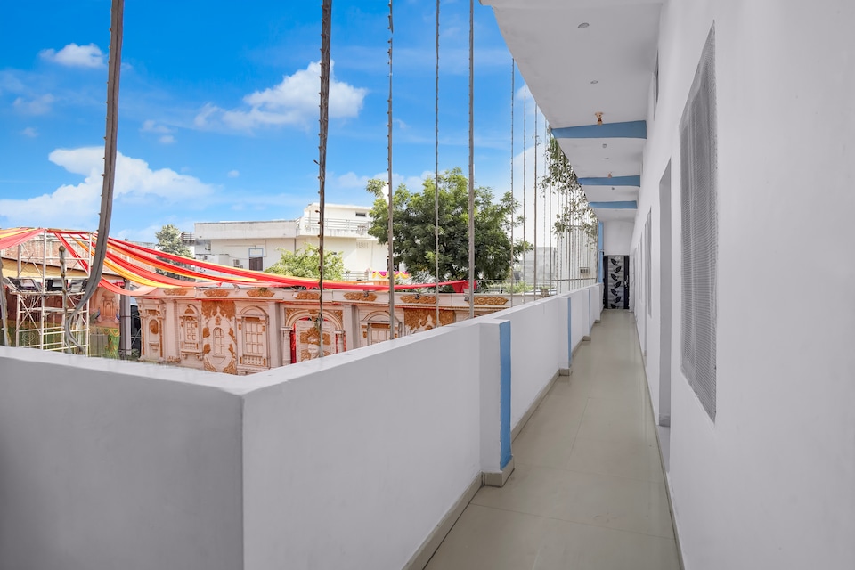 Super Hotel O Sultanpur Railway Junction Formerly Sanskar Marriage Lawan, Sultanpur, सुल्तानपुर
