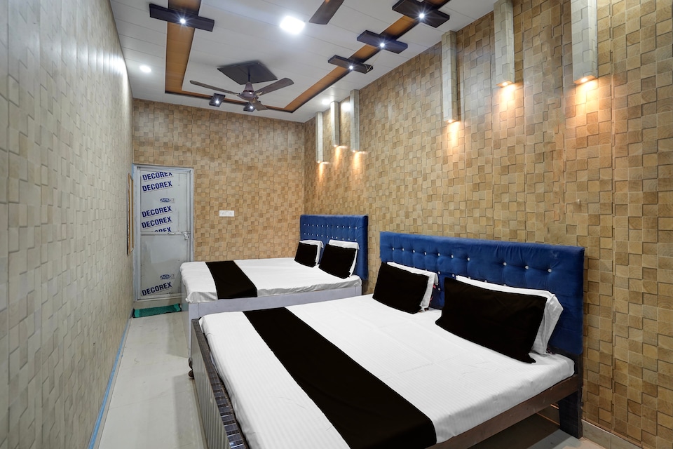 Hotel O Sultanpur Railway Junction Formerly Sanskar Marriage Lawan, Sultanpur, Sultanpur