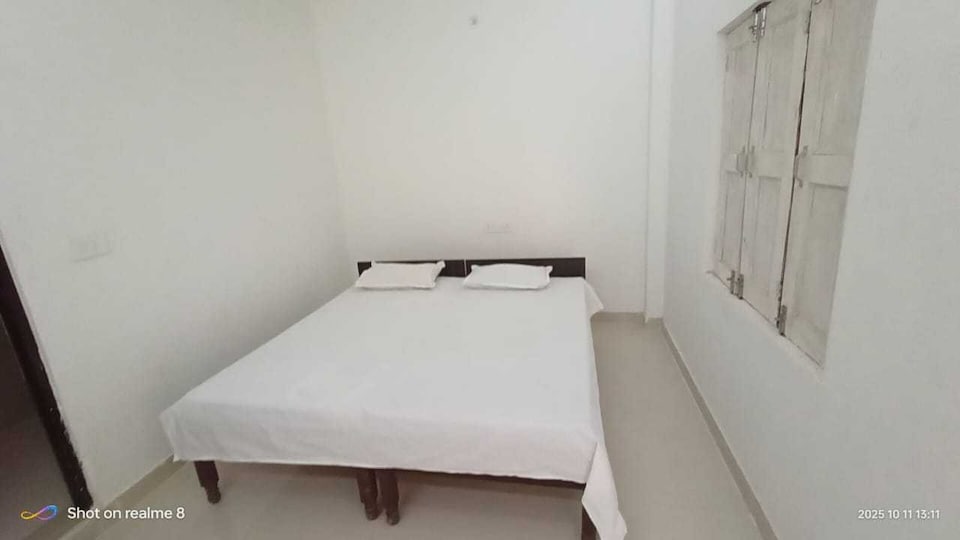 SPOT ON Raj Restaurant & Guest house, Sultanpur, Sultanpur