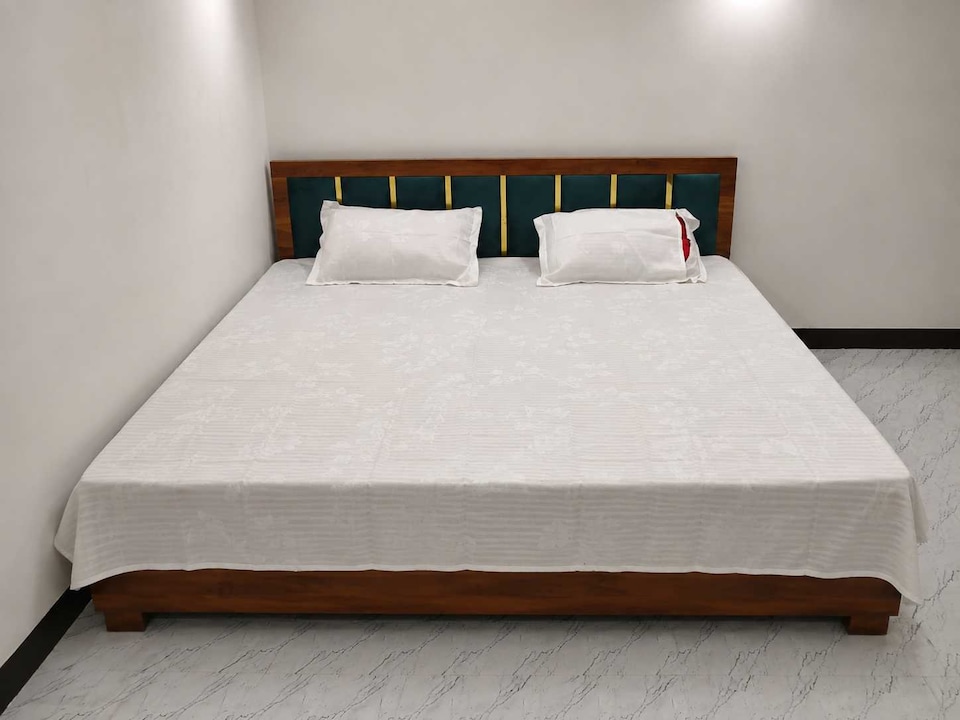 SPOT ON Raj Restaurant & Guest house, Sultanpur, Sultanpur