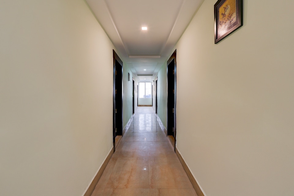 OYO Townhouse Benz Circle MG Road, MG Road Vijayawada, Vijayawada