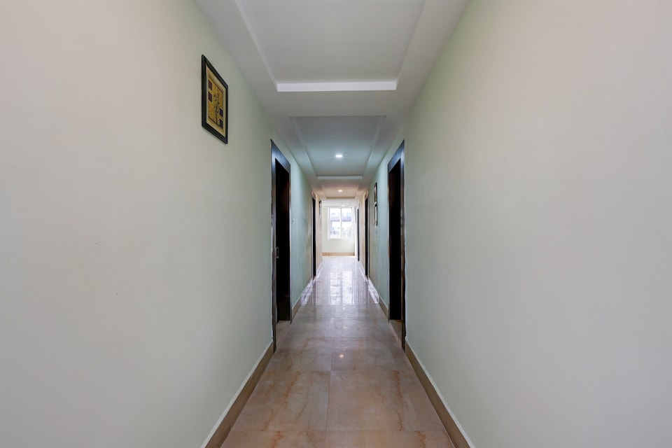 OYO Townhouse Benz Circle MG Road, MG Road Vijayawada, Vijayawada
