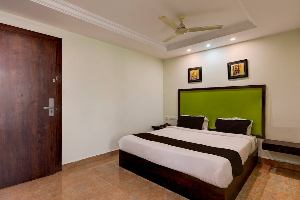 OYO 839903 New Hotel Executive Inn, MG Road Vijayawada, Vijayawada