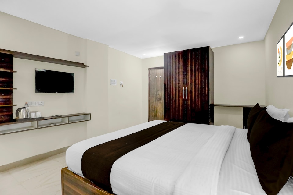 Hotel O by OYO Cdr Grand, Guntur, Guntur