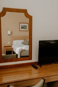 The Prince Of Wales Hotel Berkeley by Belvilla , A38 M5