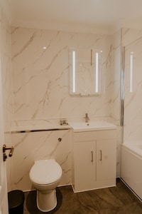 The Prince Of Wales Hotel Berkeley by Belvilla , A38 M5