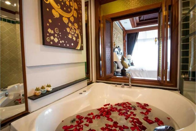 Luxury King Bed with Spa Bath & Private Balcony