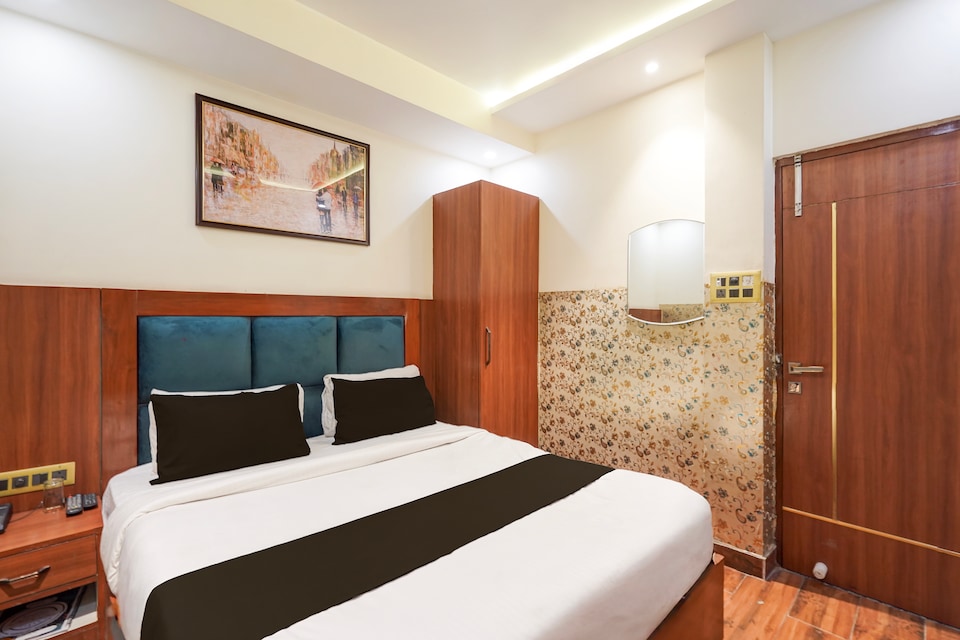 Super Townhouse Kali Ghat Prayagraj Formerly Ramesh Palace, Chowk Allahabad, Prayagraj