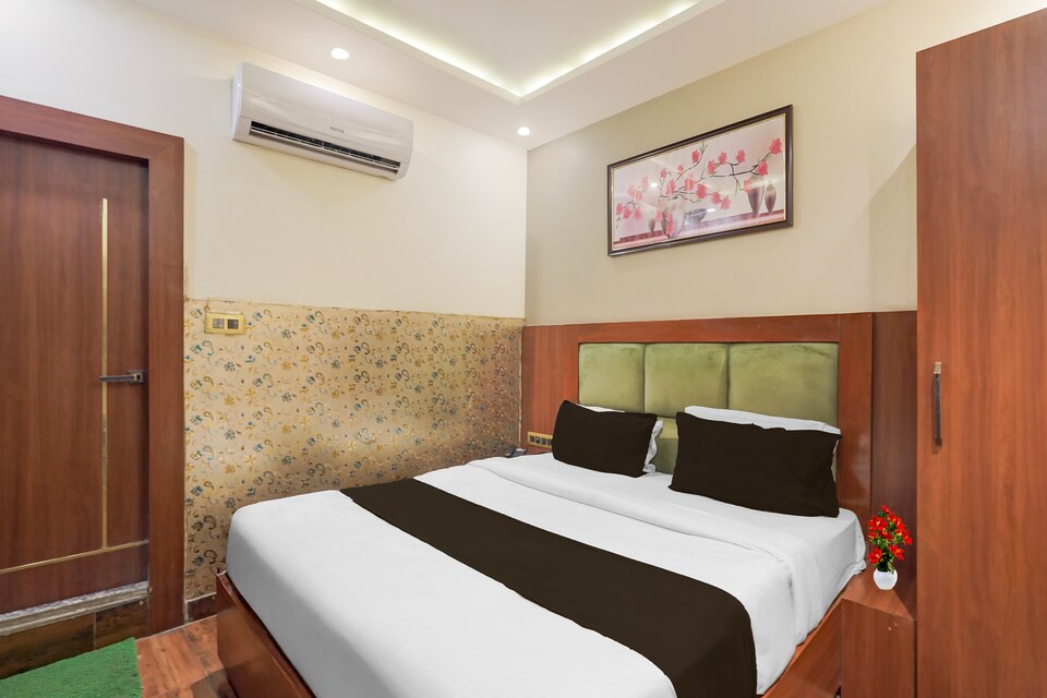 Super Townhouse Kali Ghat Prayagraj Formerly Ramesh Palace, Chowk Allahabad, Prayagraj