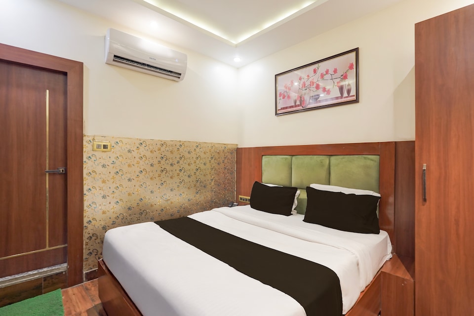 Super Townhouse Kali Ghat Prayagraj Formerly Ramesh Palace, Chowk Allahabad, Prayagraj