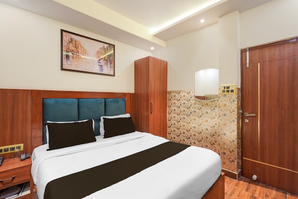 Super Townhouse Kali Ghat Prayagraj Formerly Ramesh Palace, Chowk Allahabad, Prayagraj