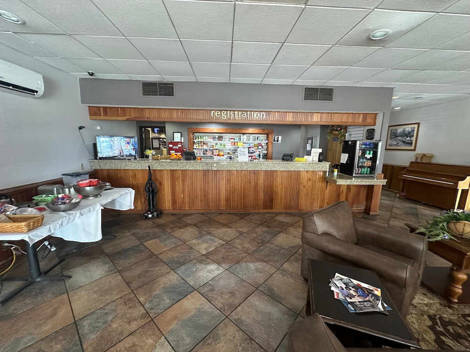 Hotel Red Rose by Townhouse Covington I-64, C24426, Covington VA