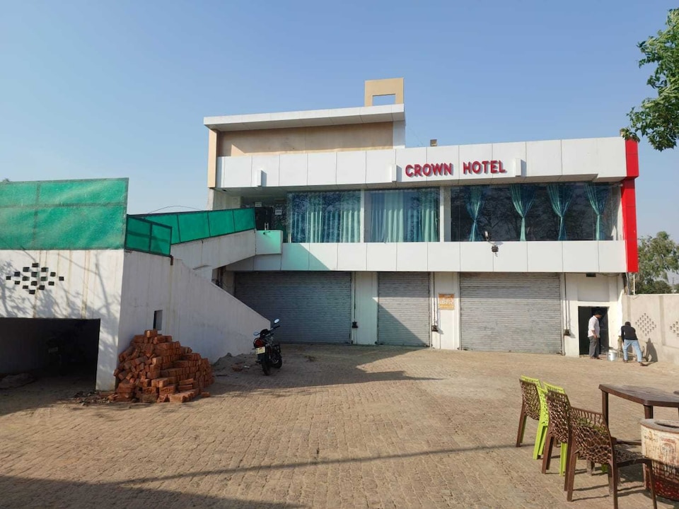 Hotel O Crown Hotel , Golghar, Gorakhpur