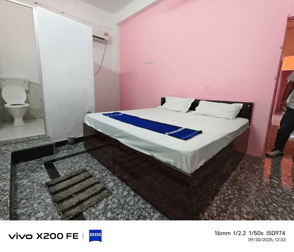 Hotel O Crown Hotel , Golghar, Gorakhpur