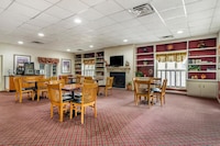 Perry Inn & Suites By Capital O National Fairground GA I 75
