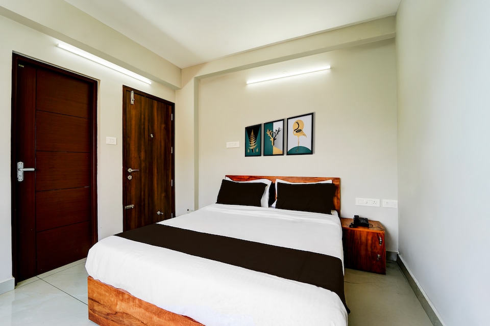 Super Townhouse Oak Cochin International Airport, Ankamaly Airport Kochi, Kochi