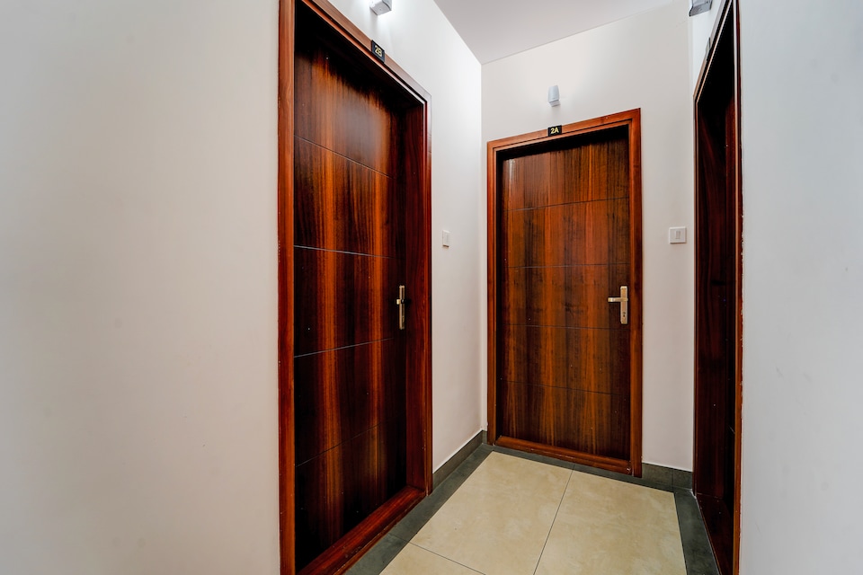 Super Townhouse Oak Cochin International Airport, Ankamaly Airport Kochi, Kochi