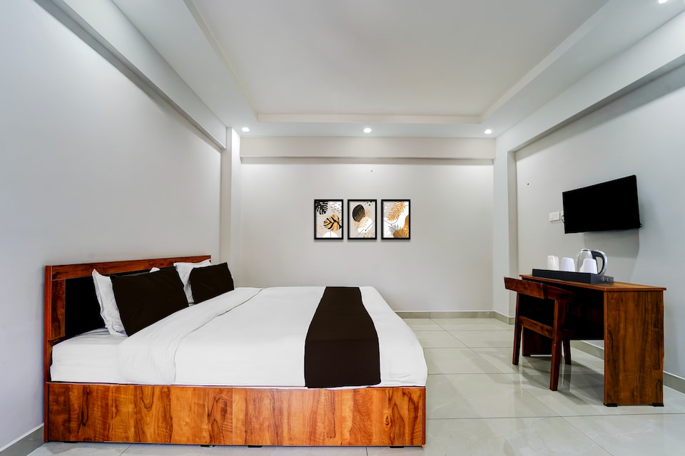 Super Townhouse Oak Cochin International Airport, Ankamaly Airport Kochi, Kochi