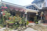 OYO 94841 Alodia Homestay Family