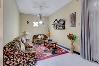 OYO 94841 Alodia Homestay Family