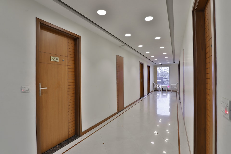 OYO 2430 Hotel Apex, Railway Station Ankleshwar, Ankleshwar