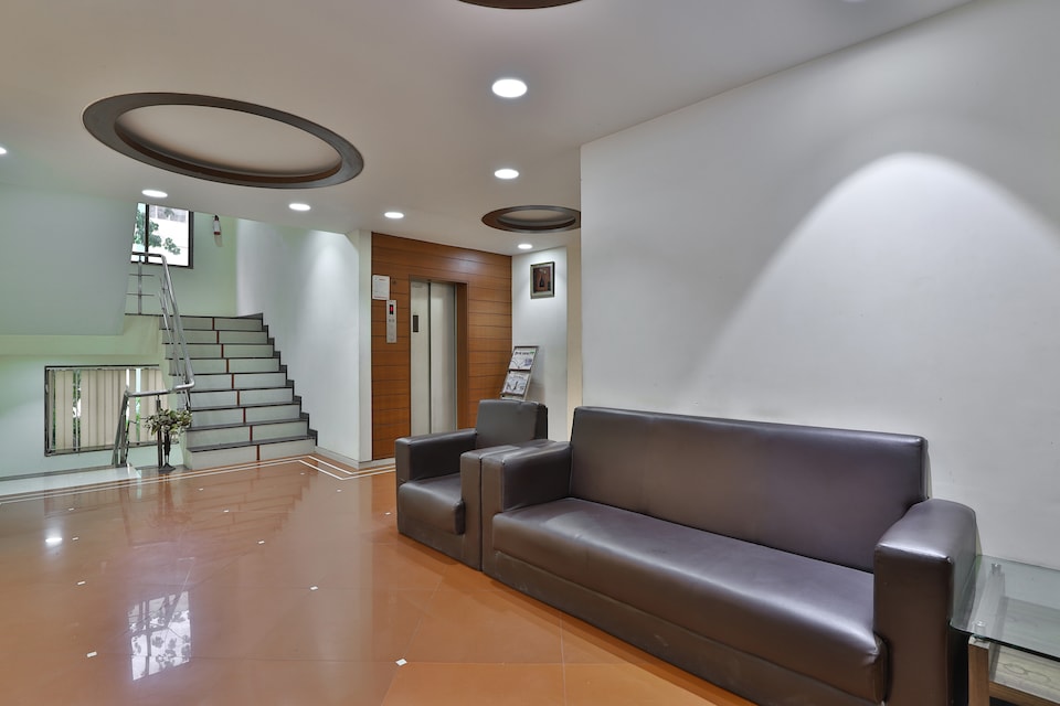 OYO 2430 Hotel Apex, Railway Station Ankleshwar, Ankleshwar