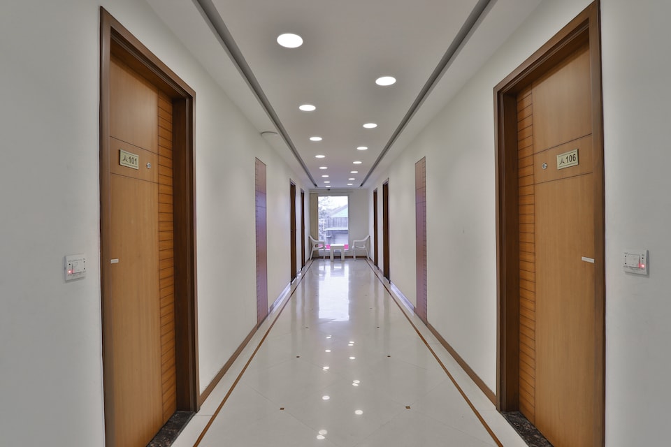 OYO 2430 Hotel Apex, Railway Station Ankleshwar, Ankleshwar
