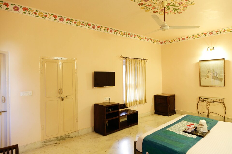 OYO 2432 Hotel Suryaa Villa, Raja Park Jaipur, Jaipur