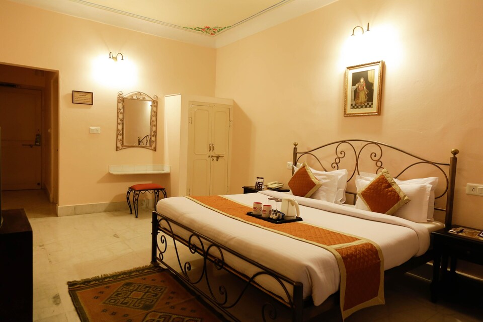 OYO 2432 Hotel Suryaa Villa, Raja Park Jaipur, Jaipur