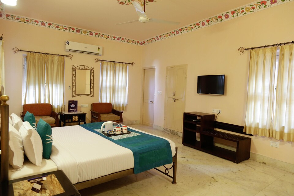 OYO 2432 Hotel Suryaa Villa, Raja Park Jaipur, Jaipur