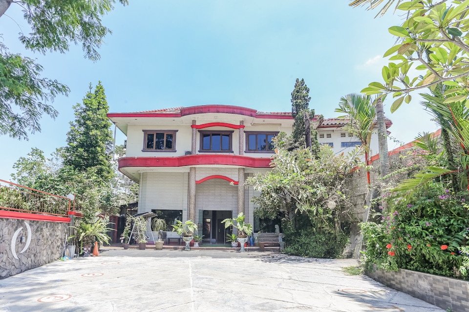 Dancenter Hotel Andalus Puncak Cibogo, Puncak Bogor, Bogor