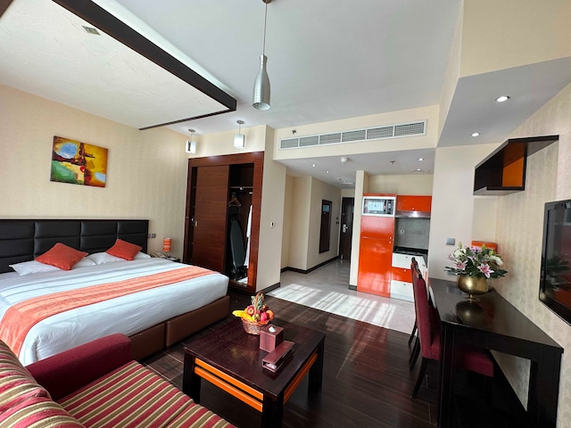 Deluxe Studio King Apartment