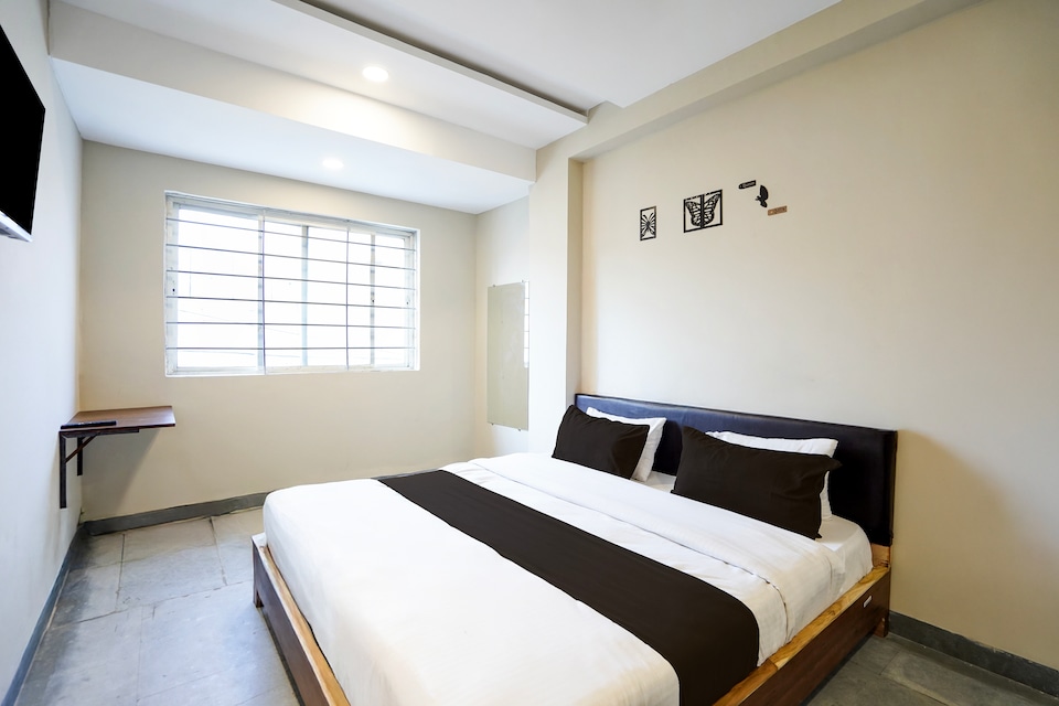 Hotel O Eternity Stays, Rau, Indore