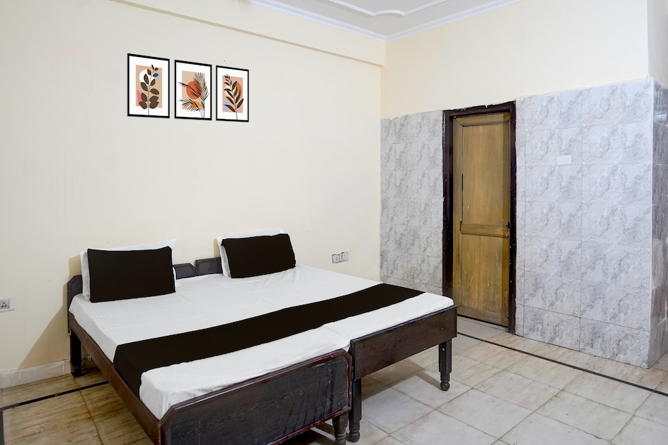 Hotel O Radha Residency, Noida City, Noida