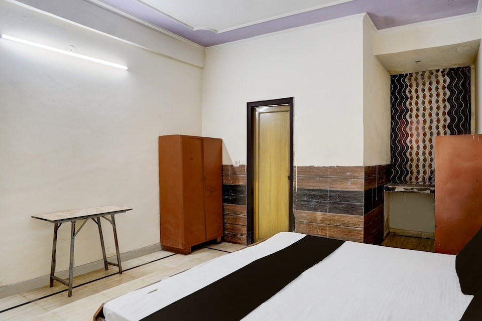 Hotel O Radha Residency , Noida City, Noida