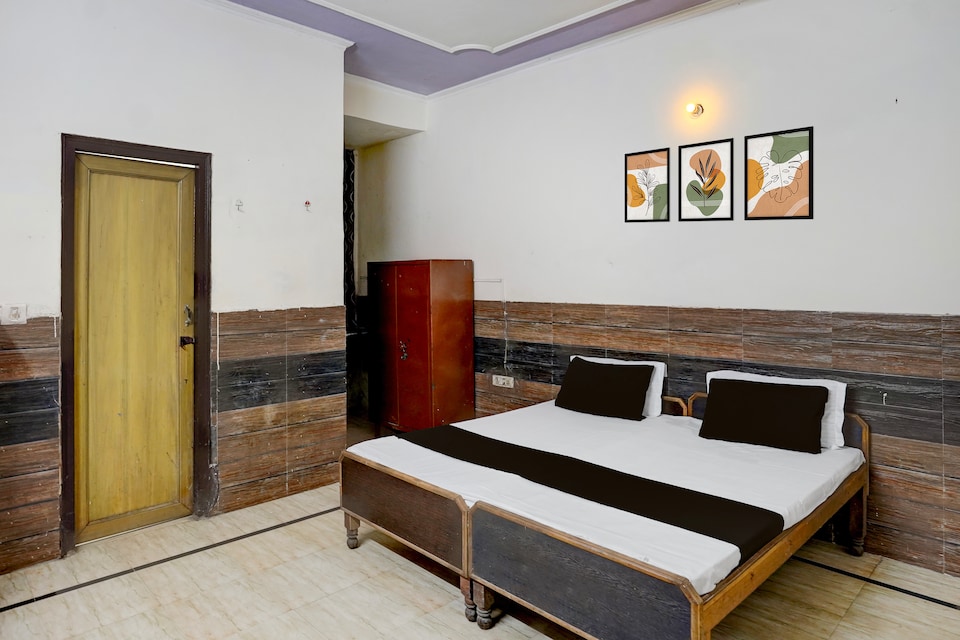 Hotel O Radha Residency, Noida City, Noida