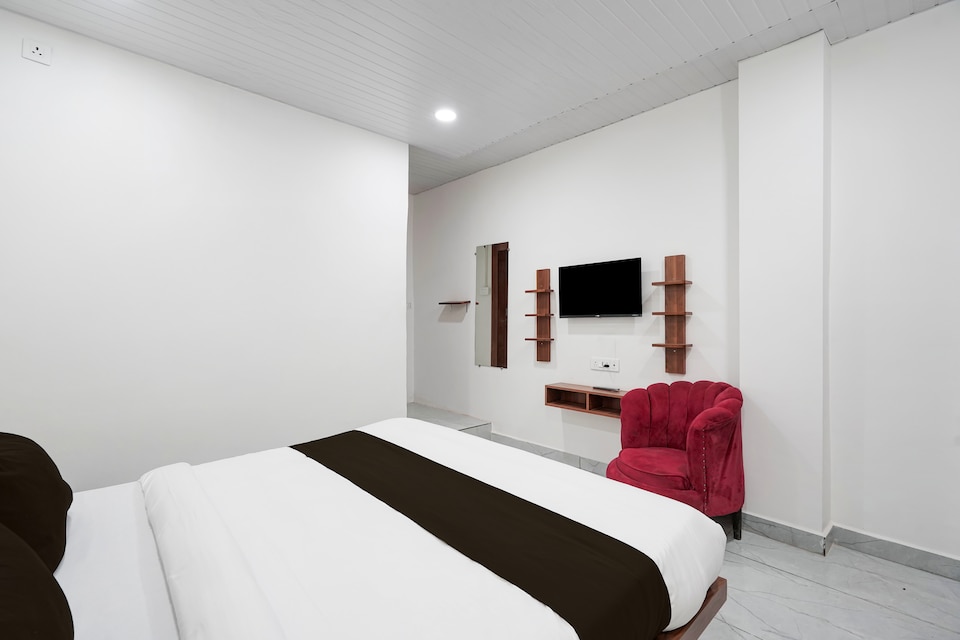 Hotel O Royal Krishna, Golghar, Gorakhpur