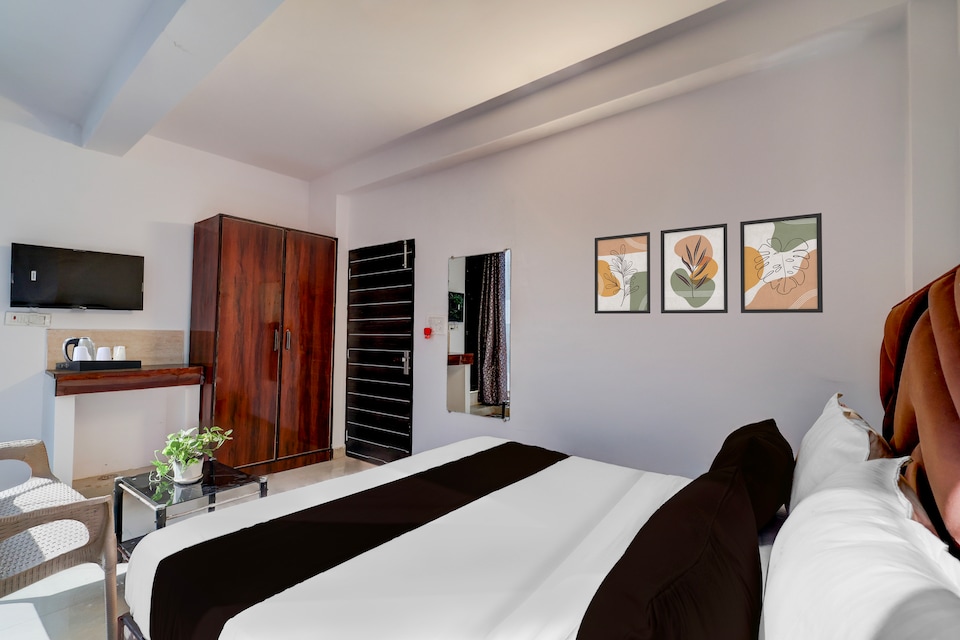 Super Collection O Sector 7 Dwarka Formerly Aakarshan Residency, Dwarka Delhi, Delhi