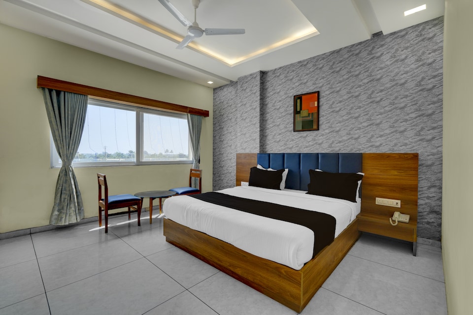 Hotel O Grand Ekta , Godhra, Godhra