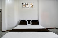 SPOT ON Hotel Gold Inn