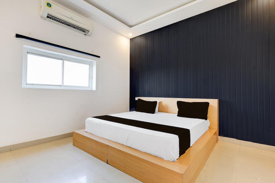 Hotel O Sky, Noida Expressway SEZ, Noida