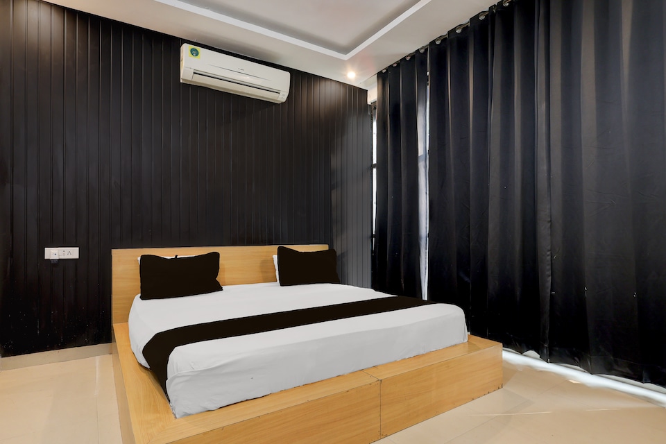 Hotel O Sky, Noida Expressway SEZ, Noida