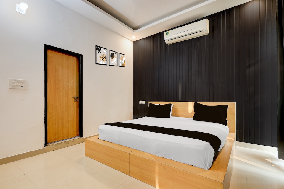 Hotel O Sky, Noida Expressway SEZ, Noida