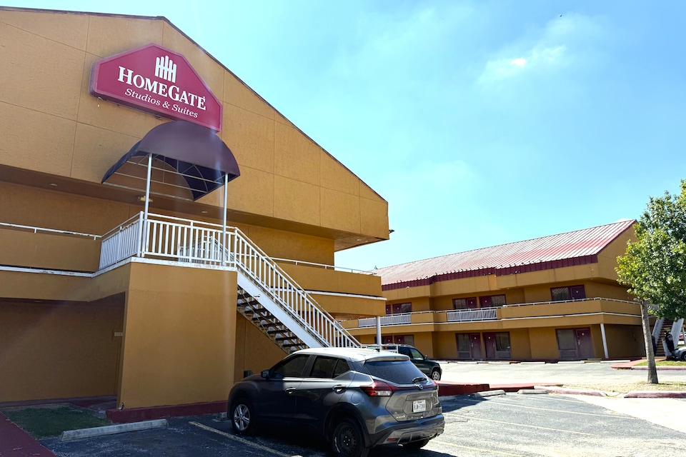 Homegate Studios & Suites San Antonio Medical Center, C78229, San-Antonio