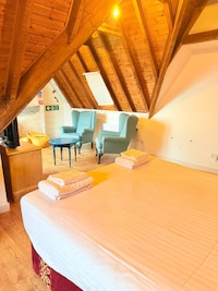  The Lodge on the Loch by OYO