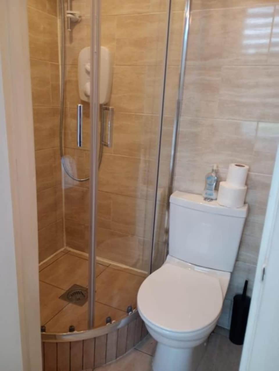 Tottenham City Stays, Opposite Seven Sisters Train Station, Hackney (Greater London), London