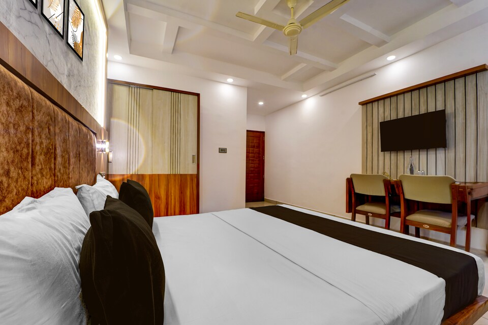 Super Townhouse Cochin Airport Formerly Skyluxe, Ankamaly Airport Kochi, Kochi